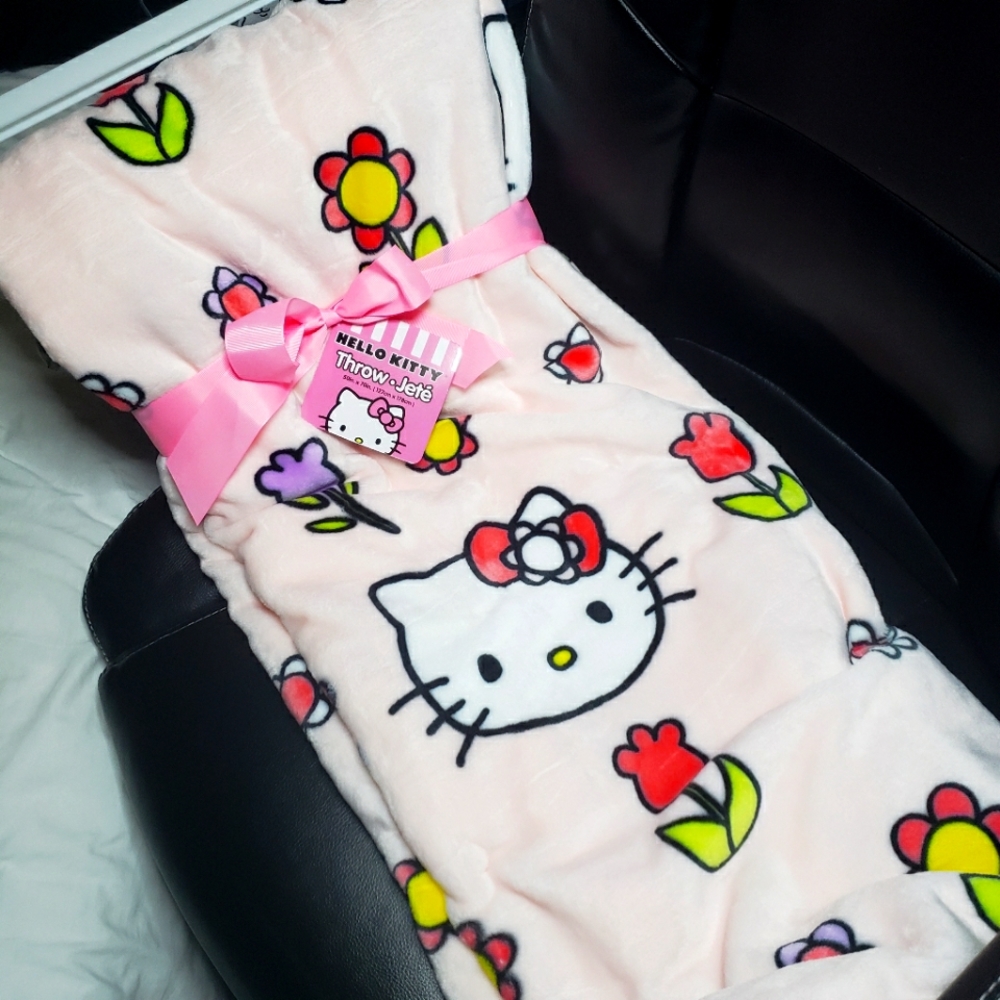 NEW Hello Kitty Spring Tulip Flower Blanket Throw